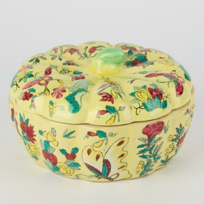 A Chinese Famille Rose Floral Jar and Cover