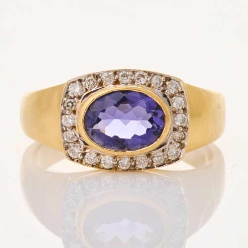18ct Yellow Gold, Modern, Oval Iolite / 0.20ct Diamond Ring