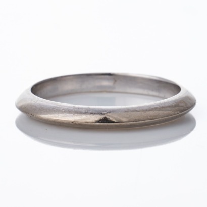 18ct White Gold, Knife-Edge Band