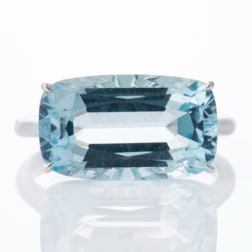 18ct White Gold, 7.12ct Aquamarine Ring