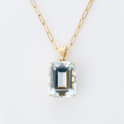 18ct Yellow Gold, 5.03ct Aquamarine Pendant on 45cm Paper Link Chain