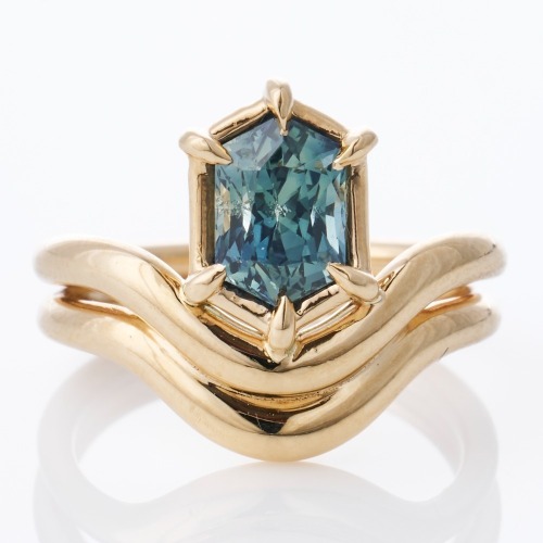 9ct Yellow Gold, 1.17ct Sapphire Dress Ring