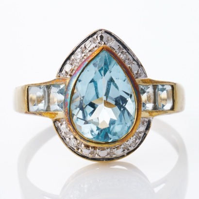 9ct Yellow Gold, 2.79ct Blue Topaz / 0.02ct Diamond Ring