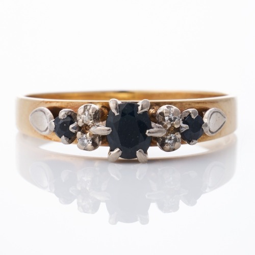 9ct Yellow Gold, Oval Cut Sapphire / 0.02ct Diamond Ring
