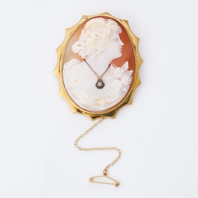 18ct Yellow Gold, Handmade, Shell Cameo / 0.04ct Diamond Brooch