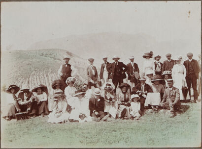 UNKNOWN PHOTOGRAPHER Groupshot at Waimangu Valley