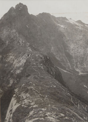 UNKNOWN PHOTOGRAPHER MacKinnon's Pass