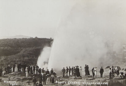 PHOTOGRAPHIC POSTCARD Pohutu Geyser, Whakarewarewa