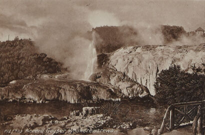 PHOTOGRAPHIC POSTCARD Kereru Geyser, Whakarewarewa