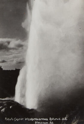 PHOTOGRAPHIC POSTCARD Pohutu Geyser, Whakarewarewa, Rotorua