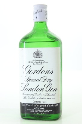 (1) Gordon's Special Dry London Dry Gin, UK, 750ml, 40% ABV, Circa. 1970's/80's (LS)
