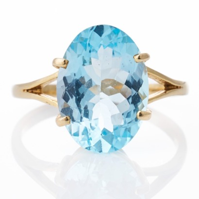 14ct Yellow Gold, Oval Blue Topaz Ring