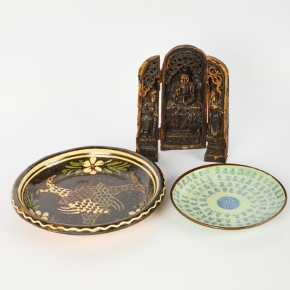 A Set of Three Asian Pieces Comprising Two Porcelain Dishes and a Resin Box