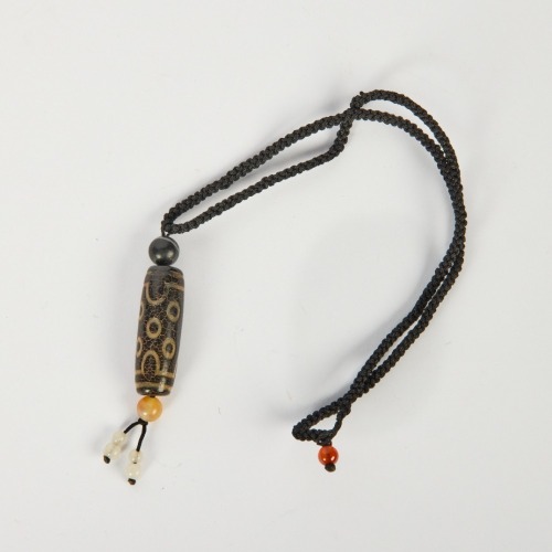 A Chinese Tibetan Dzi Bead
