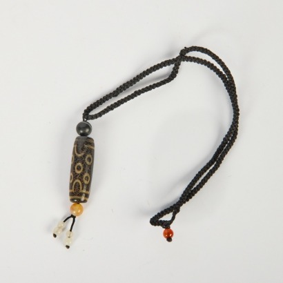 A Chinese Tibetan Dzi Bead
