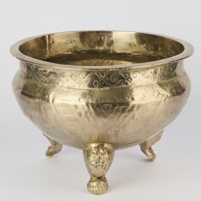 An Antique Metal Planter on Three Claw Feet in Silver Finish