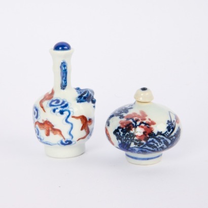 A Pair of 20 Century Chinese Blue and White and Underglaze Red Snuff Bottles