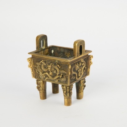 A Chinese Dragon Decorated Bronze Small Censer