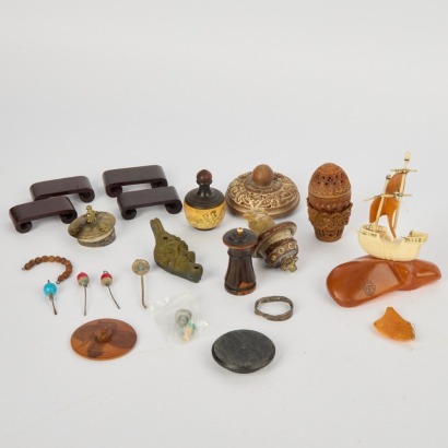 A Group of Assorted Small Items