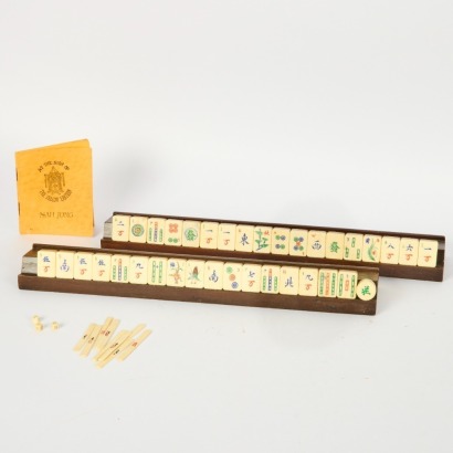 A Set of Early to Mid 20th Century Chinese Bamboo and Bone Mahjong Tiles