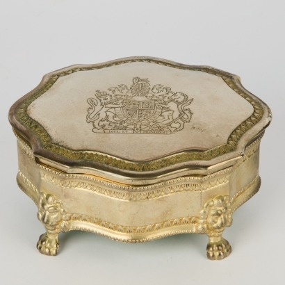 An English Jewellery Box With Engraved Coat Of Arms