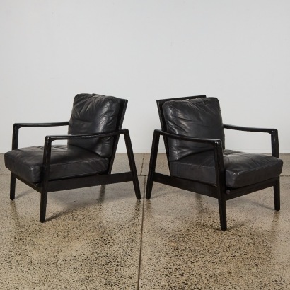 A Pair of Contemporary Reid Cabana Black Leather and Ash Safari Chairs