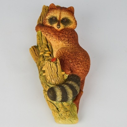 A Bossons Chalkware Wall Hung Racoon