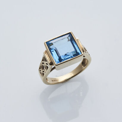 9ct Blue Topaz Ring