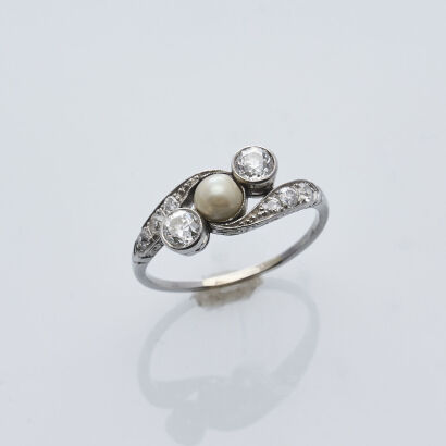 14ct White Gold Pearl and Diamond Ring