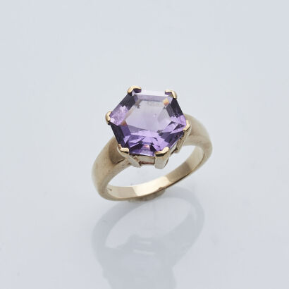 9ct Hexagonal Amethyst Ring