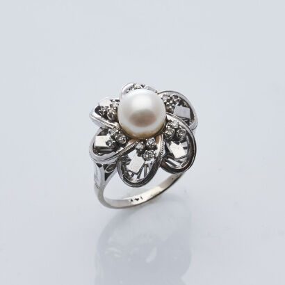 14ct White Gold Pearl and Diamond Ring