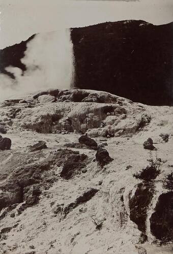 UNKNOWN PHOTOGRAPHER Waikete, Whakarewarewa