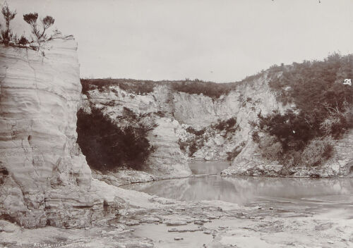 Alum Cliffs Waiotapu