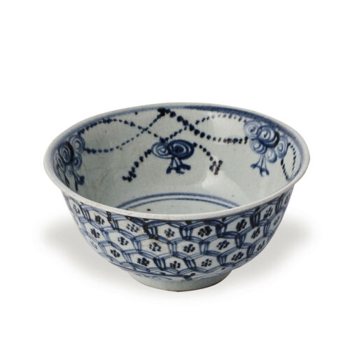 A Chinese Ming Dynasty Chenghua Period Blue and White Bowl (crack)
