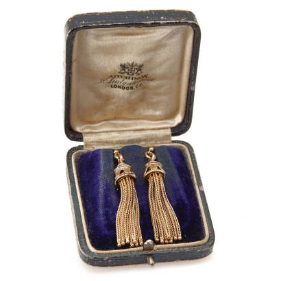 A pair of gold tassel drop earrings, decorated gold caps with seven tassels on each earring. Gold. Weight 10.0 grams. Length 58mm. Box.