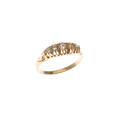 A diamond bridge ring, five old mine cut diamonds with engraved shoulders. Gold. Weight 2.5 grams. Ring size L.