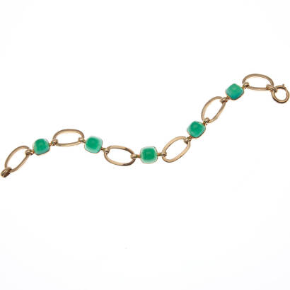 A chrysoprase bracelet, five cabochon cut chrysoprase alternated with gold oval links. 9ct yellow gold. Weight 16.0 grams. Length 19.8cm.