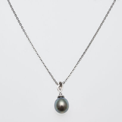 18ct White Gold Black Pearl Pendant