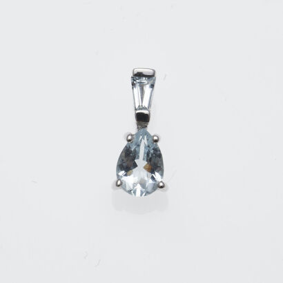 9ct White Gold Aquamarine Pendant