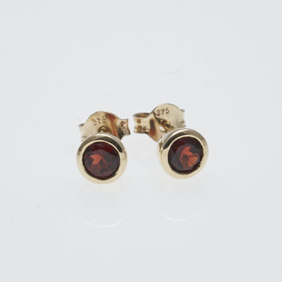 9ct Garnet Stud Earrings