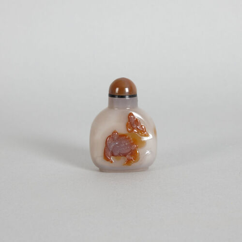 A 19th to 20th Century Chinese Agate 'Scholar and Chess' Snuff Bottle