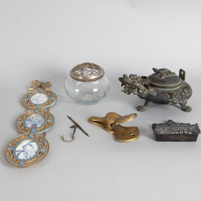 Quantity of Assorted Ornaments