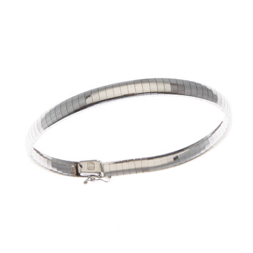 An Italian white gold omega bracelet. 18ct white gold. Weight 20.3 grams. Length 21cm.