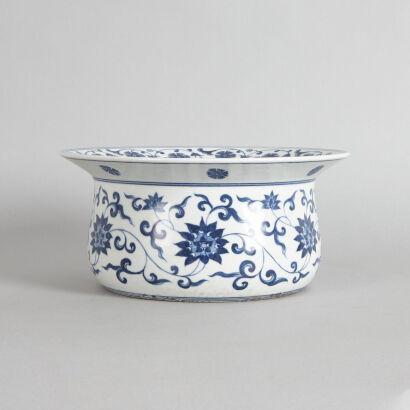 A Chinese Early Ming Dynasty Yongle-style Blue and White 'Klapmuts' Bowl