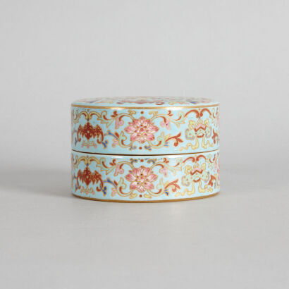 A Chinese Gilt Turquoise-ground Famille Rose 'Floral' Lidded Circular Box