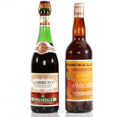 2 Bottles: Lambrusco Reggiano DOC Medici, Italy. Muscella Spanish Sweet Muscatel, Spain