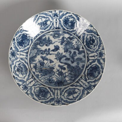 A Chinese Ming Dybasty Export Carraca Plate