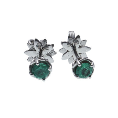 18ct White Gold Emerald Stud Earrings