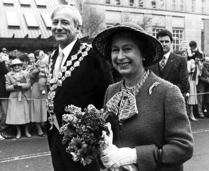 Queen with Mayor of Wellington