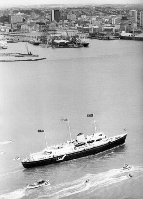 The Royal Yacht Arrives, Auckland 1977